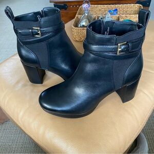 Vionic Black Leather Ankle Boots - New